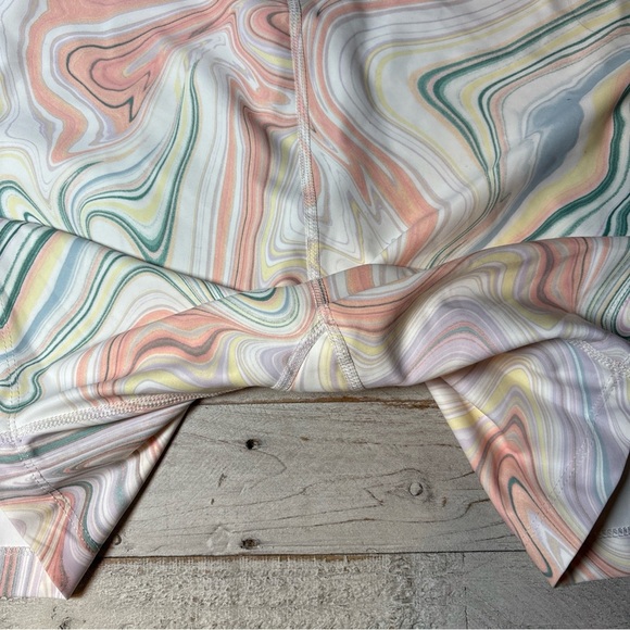 Old Navy High Waisted Powersoft Biker 6"  Plus Size 4X Pastel Swirl Shorts - Picture 13 of 15